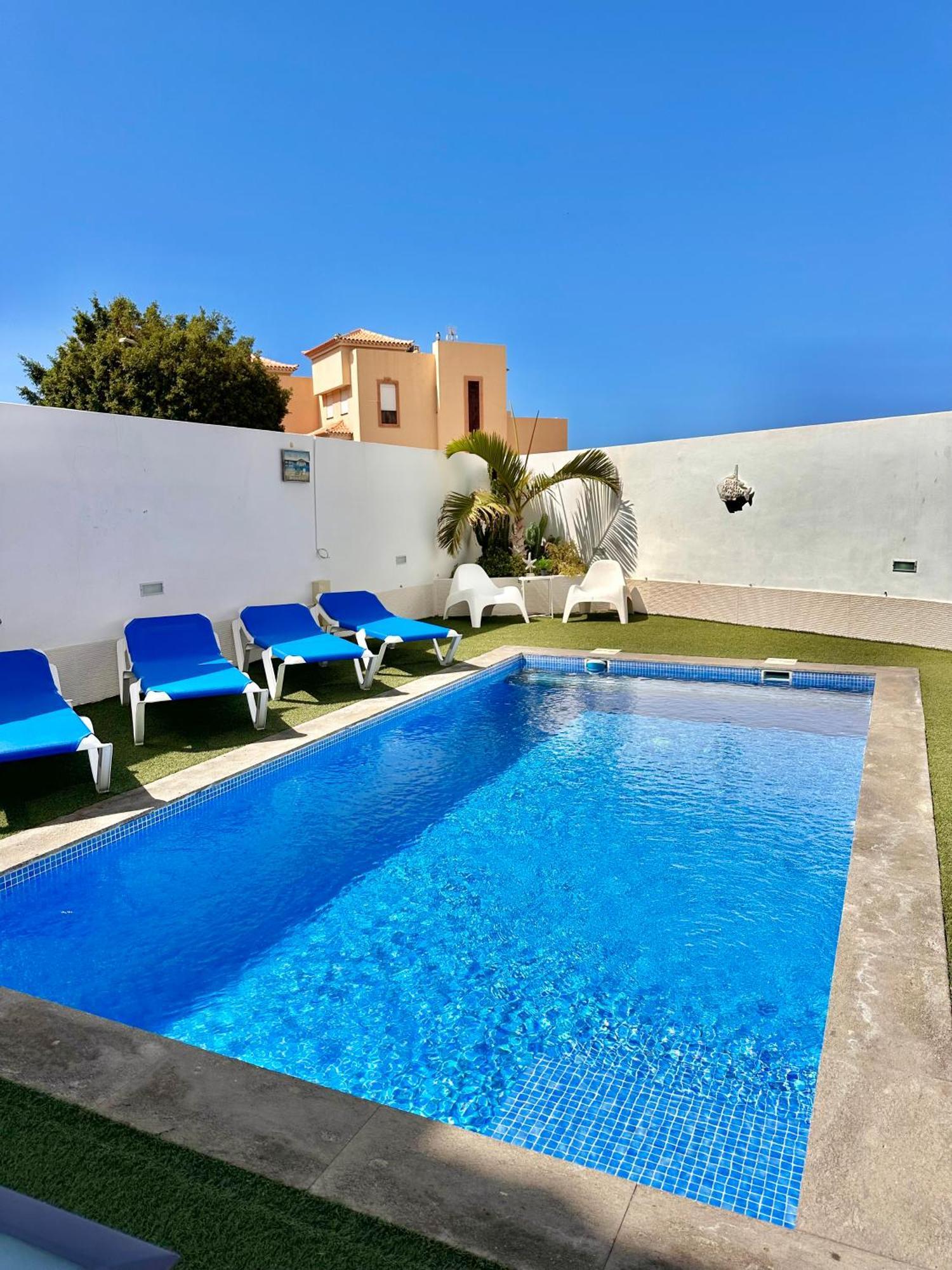 El Mar House & Private Heated Pool Apartment