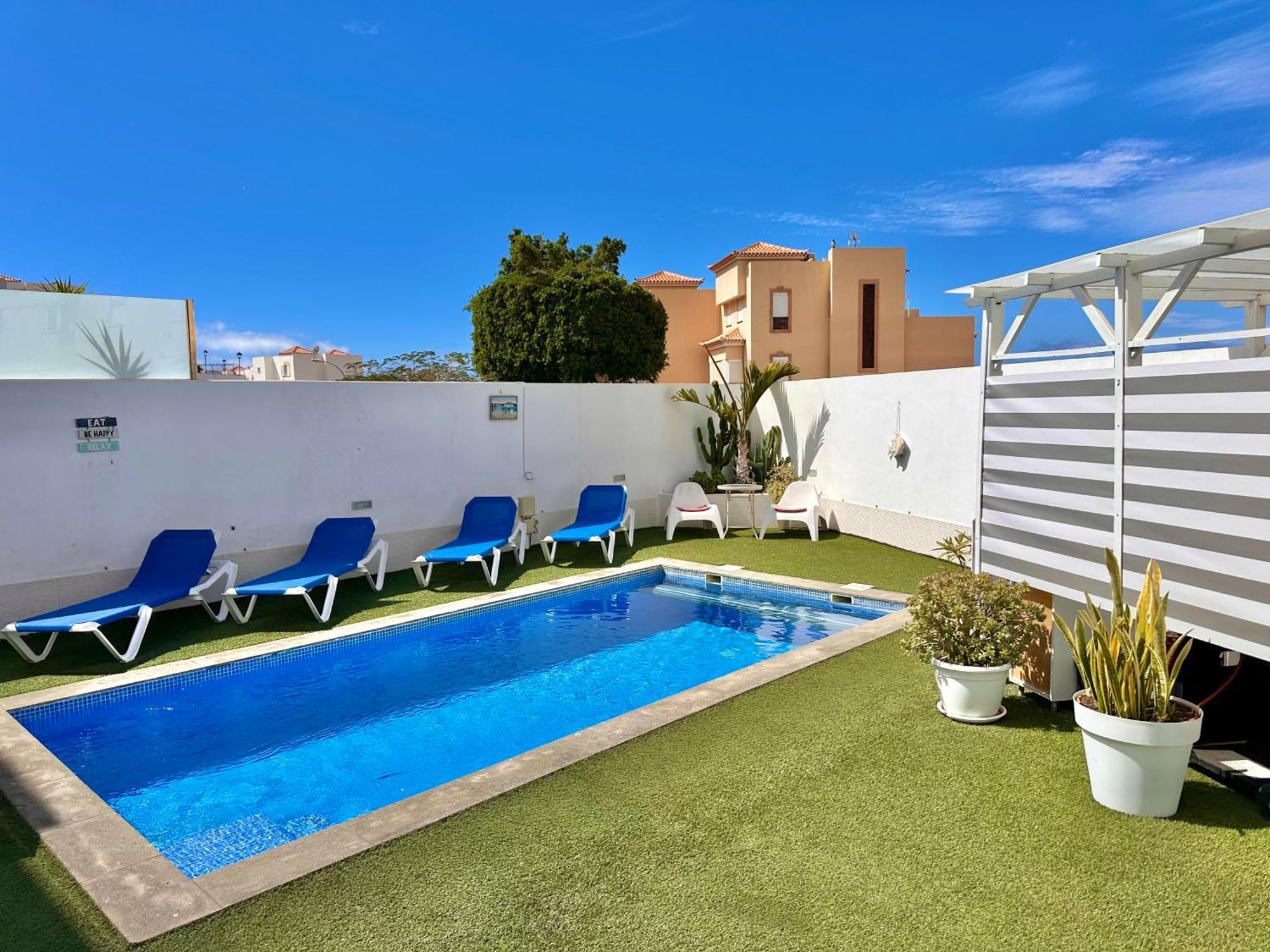 El Mar House & Private Heated Pool Apartment